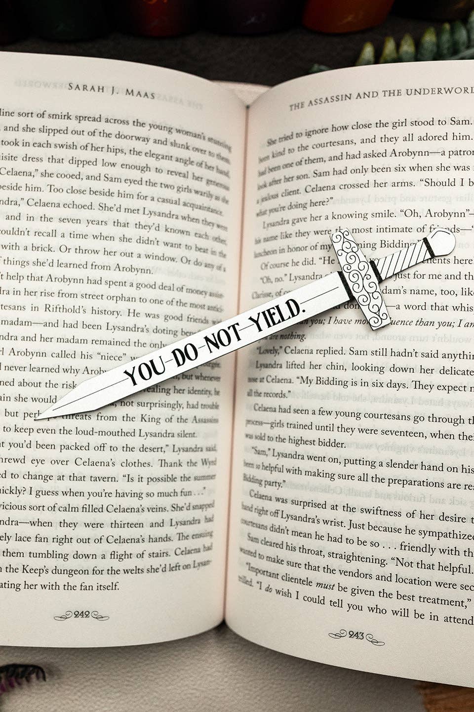 Do not yield sword bookmark | Throne of Glass official merch