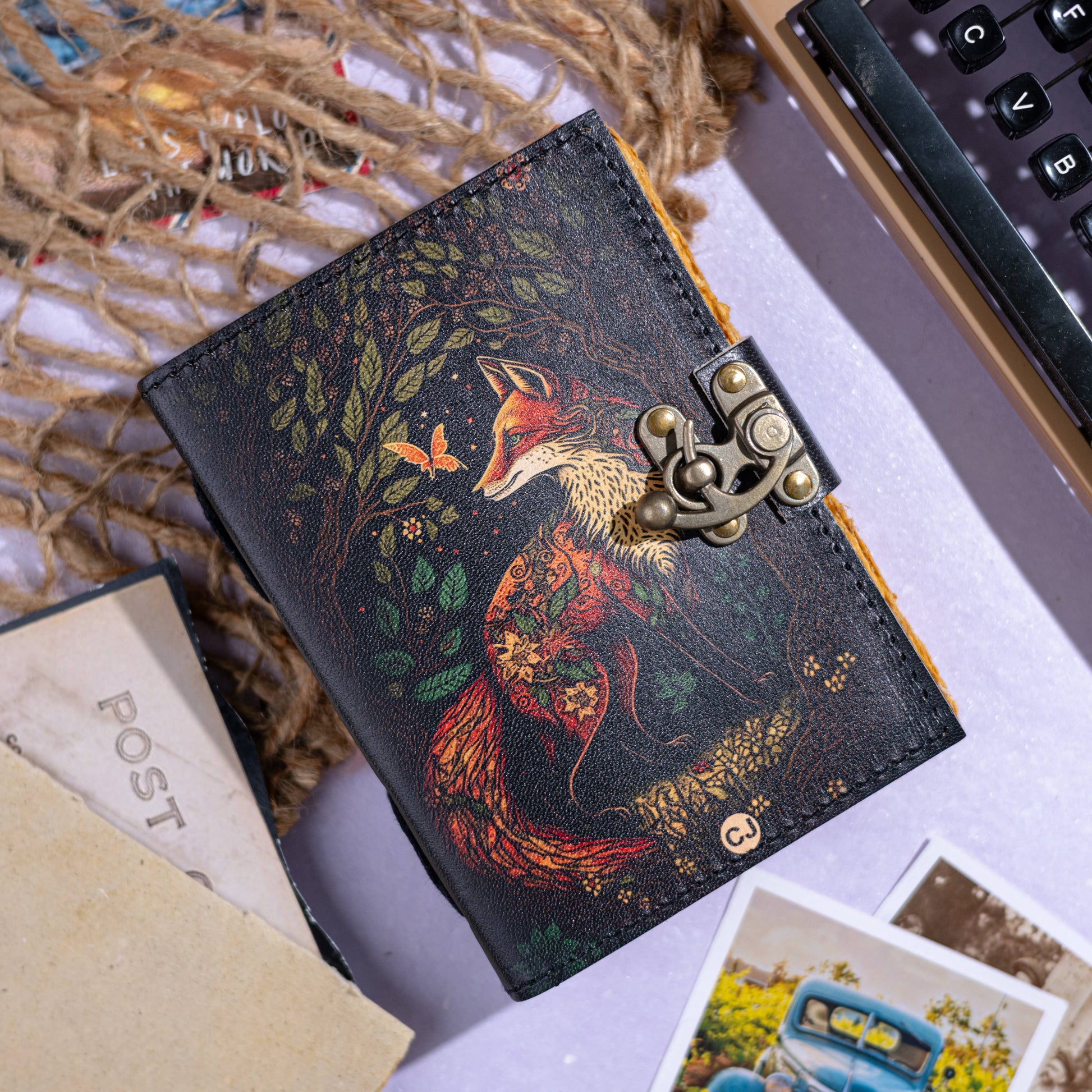 Traveler Leather Journal Vintage Pages with Wolf Print