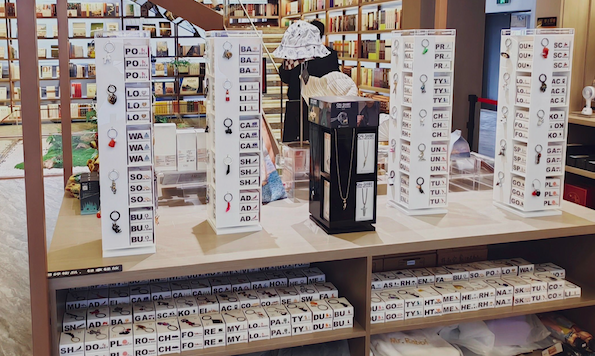 BLACK CAT (glow in the dark eyes) KEYRING